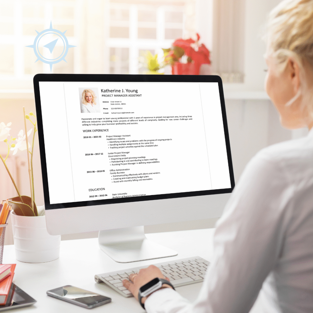Formato CV limpio y accionable en ordenador